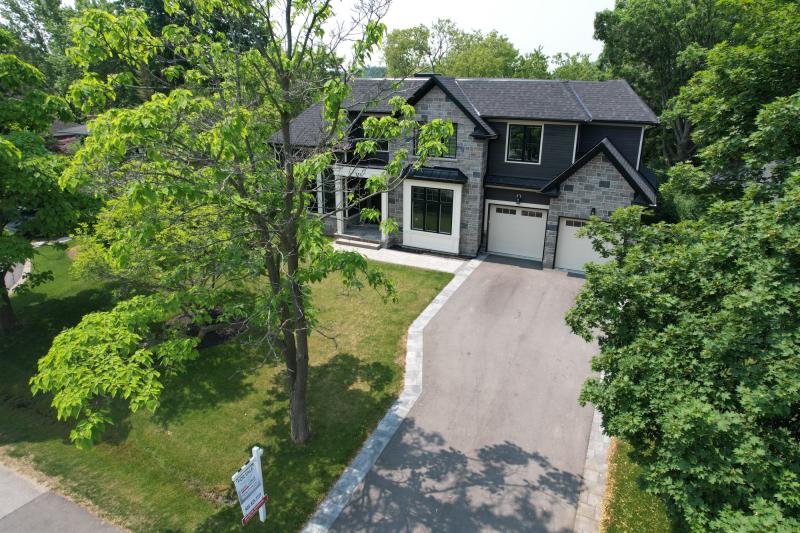 Slideshow PropertySpaces 256 Sandwell Drive, Oakville, Ontario L6L