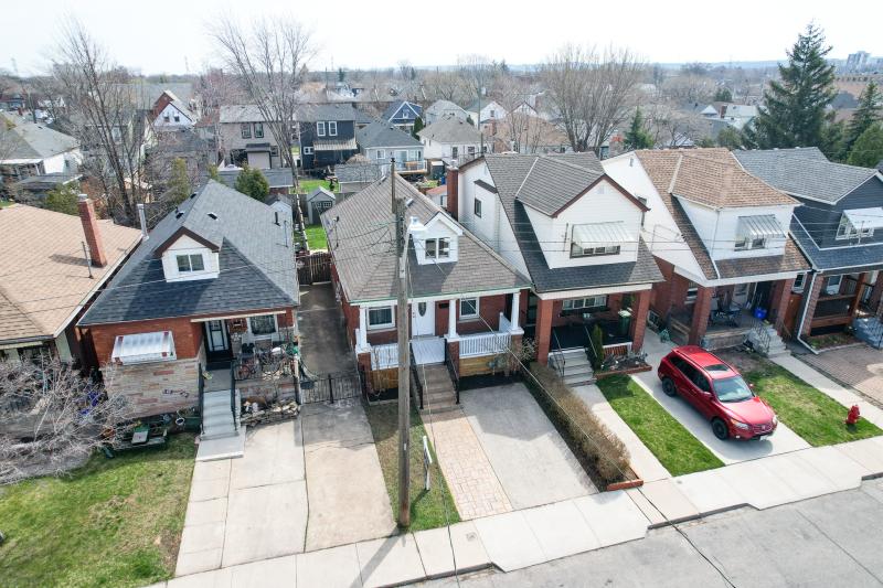 Slideshow PropertySpaces 94 Huxley Avenue North, Hamilton, ON, Canada