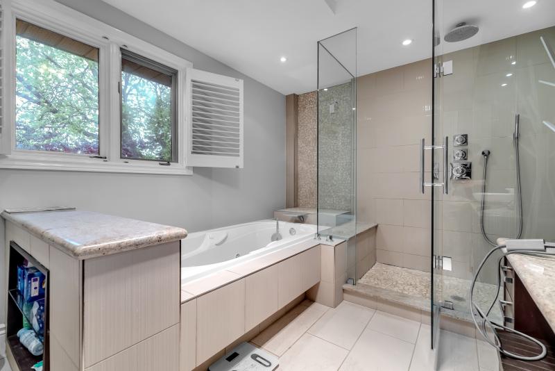 Master Ensuite 
